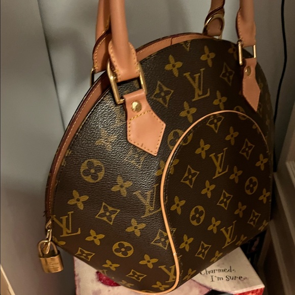LOUIS VUITTON - Ellipse MM Bag for Sale *real* LV DUST BAG INCLUDED πΌ - Picture 3 of 17